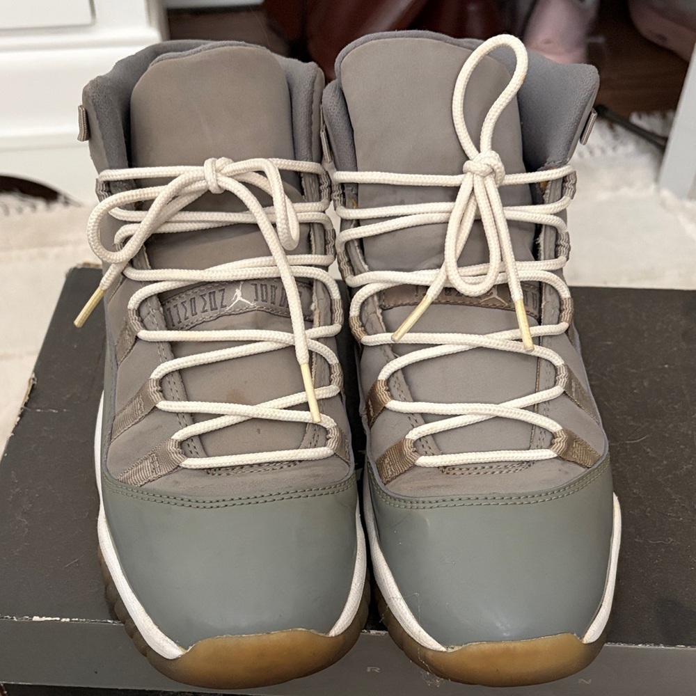 Jordan 11 Retro GS in Cool Grey and White